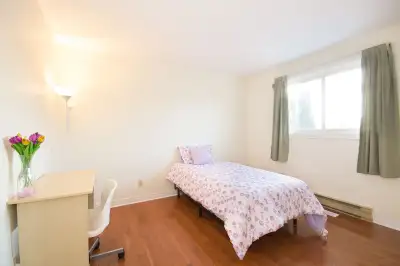 Nice Room in Large Home near Ikea