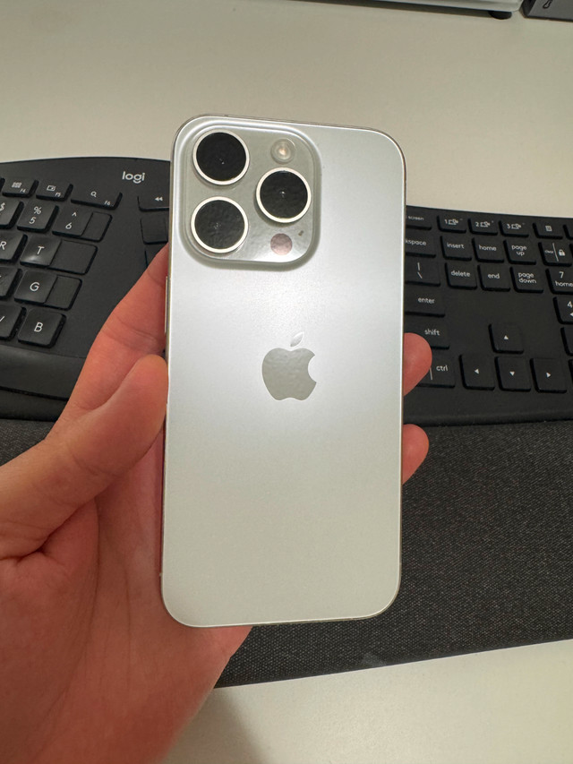 iPhone 15 pro 512gb - white titanium in Cell Phones in City of Toronto