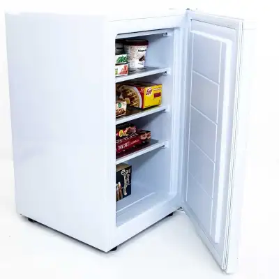 Stock up on frozen foods to save time and money with the 2.8 cubic feet freezer from Avanti. The per...