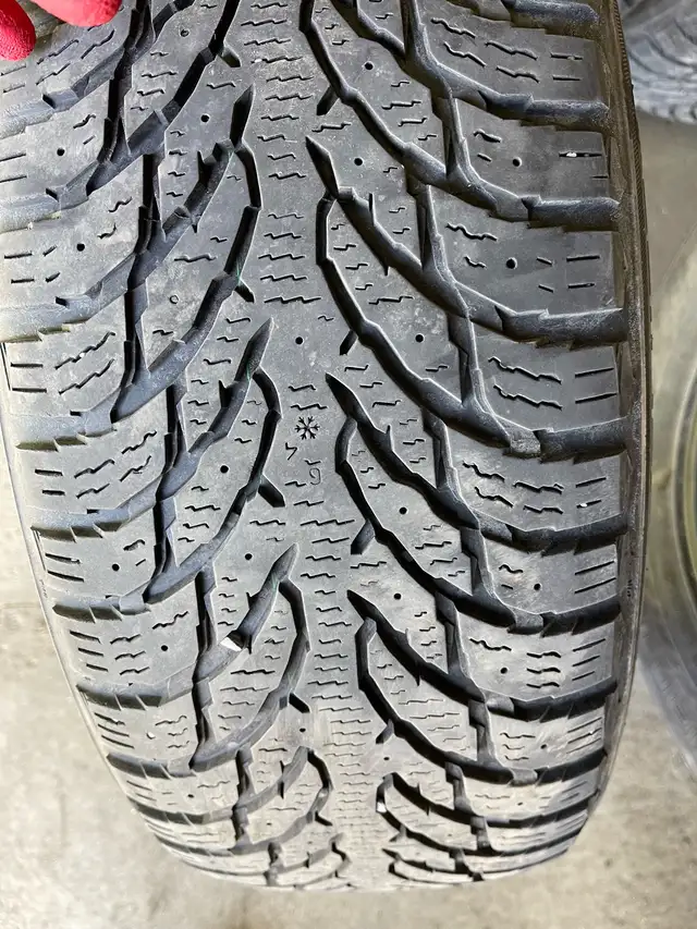 pneus d’hiver nokian 225/60R18 in Tires & Rims in City of Montréal - Image 2