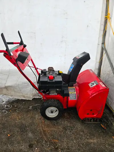 Marque MTD 8HP 24 pouces Mise au point récente Propulsion à plus de 10 pieds Plein d'essence super