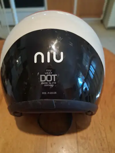 Casque de moto NIU V537 $40 Robert 514-593-7457