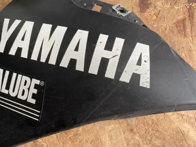 Piegrave;ces YZF R1 . Les pièces ne sont pas parfaites, la moto à tombée alors qu'elle était station...