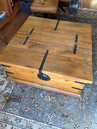 Coffee table / storage chest