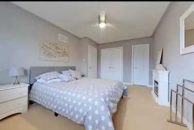 Ensuite Bedroom for rent - AURORA Bayview/Wellington on May 1st!