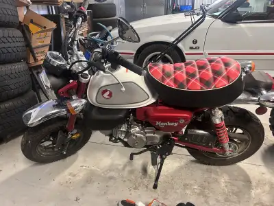 My father wants to sell his bike pretty much new honda monkey 124cc kept in garage barley ridin $600...