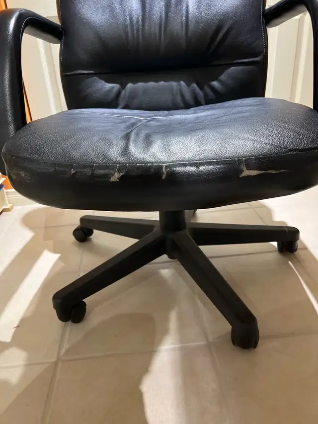 Office Chair in Chairs & Recliners in Markham / York Region - Image 6