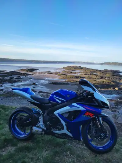 Bike has 48xxx Tuned Barnett racing clutch plates Steering stabilizer Bike needs one slider on left...
