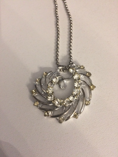 COLLIER+BRELOQUE BRILLANTE FINIE ARGENT DE 2"DE LARGE $10.00, View more