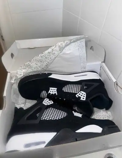 Size 8.5 Authentic Bought for my son but underestimated the size of his feet