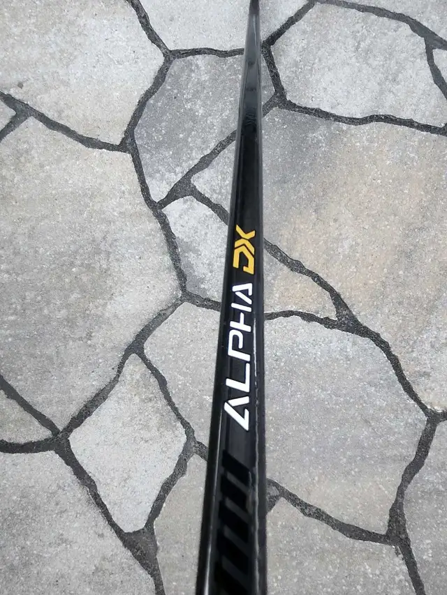 Warrior Alpha DX Gold Junior Hockey Stick 50 Flex in Hockey in Ottawa - Image 9