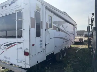 2011 Cross roads travel Trailer. No longer using so would like to sell it before the season starts.
