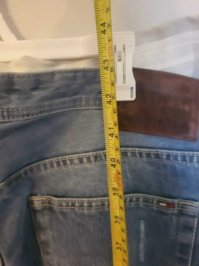 Tommy Hilfiger Jeans mens 38/30 in Men's in Oshawa / Durham Region - Image 6