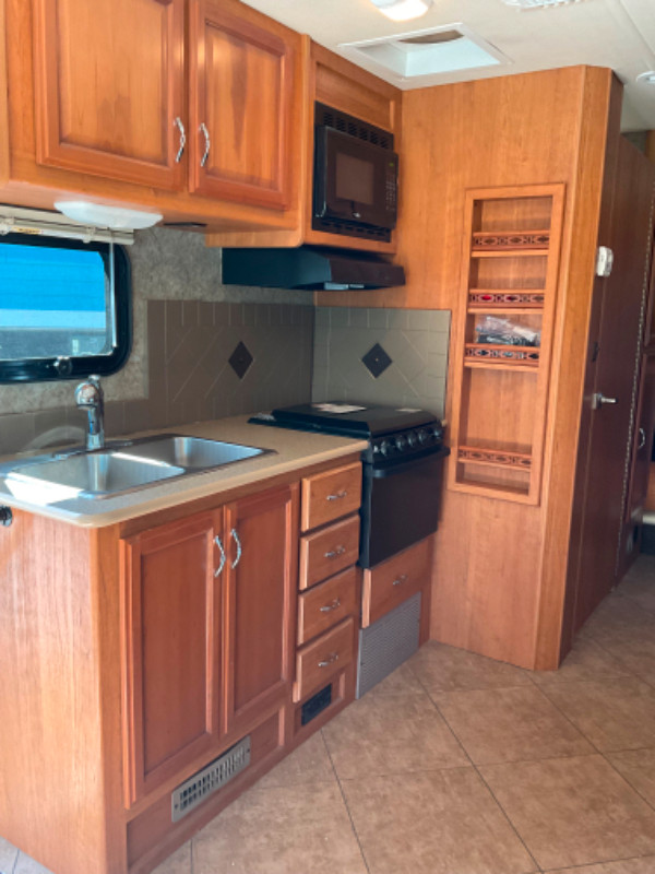 2015 Fleetwood Storm Motorhome in RVs & Motorhomes in Bridgewater - Image 3