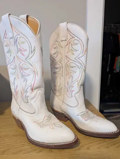 Vintage Double-H Womens Cowboy Boots, Size 4, Made In Canada, View more