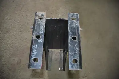 Description Cross - member end frame peterbilt new en acier Dimension du crossmember Longueur : 32 ¾...