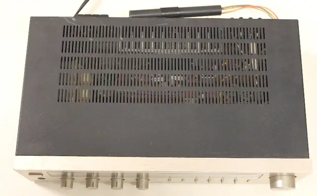 Vintage Marantz SR 225 Stereo Receiver in Stereo Systems & Home Theatre in St. Catharines - Image 5