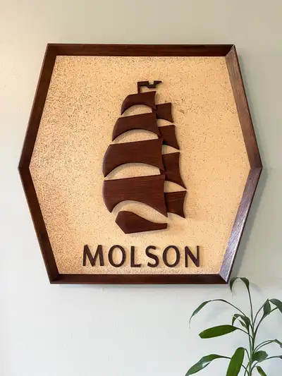 Vintage 1970 Très Rare Cadre Molson en Noyer Noir, View more