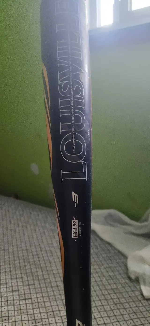 2 baseball bats in Baseball & Softball in Windsor Region - Image 2