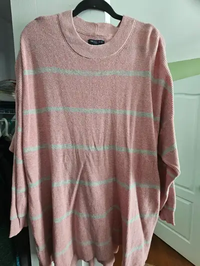 Sweater (pink w. white stripe), View more