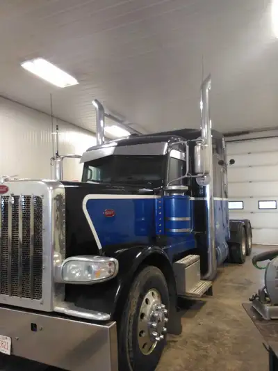 2019 PeterBilt x15 565 engine 18 speed manual transmission drives are 80 % and steering are new. Clu...