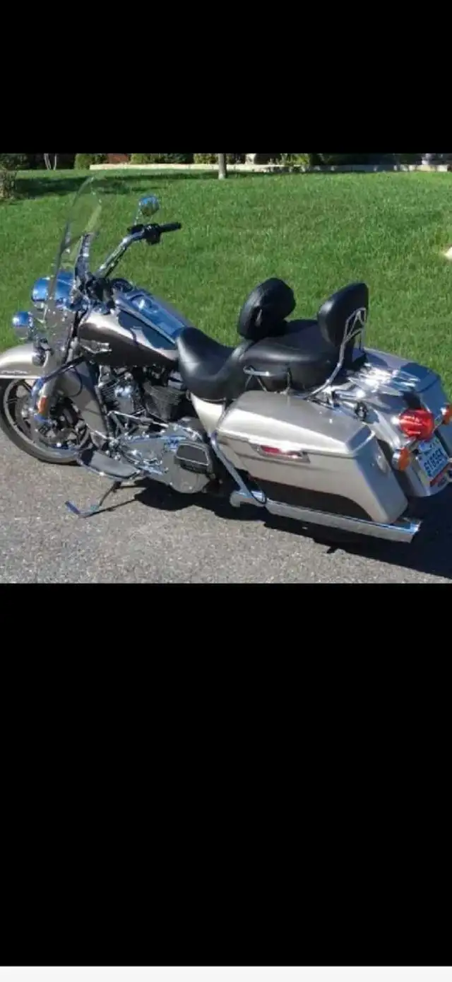 2018 Harley Davidson Road King in Touring in Ottawa - Image 4