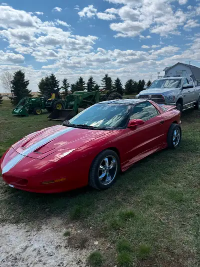 Pontiac Firebird in excellent condition. Runs great with no rust. Comes with car cover and extra ori...