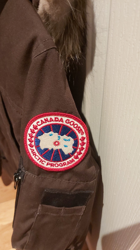 Canada Goose womens winter jacket, size XS in Women's - Tops & Outerwear in City of Toronto - Image 3