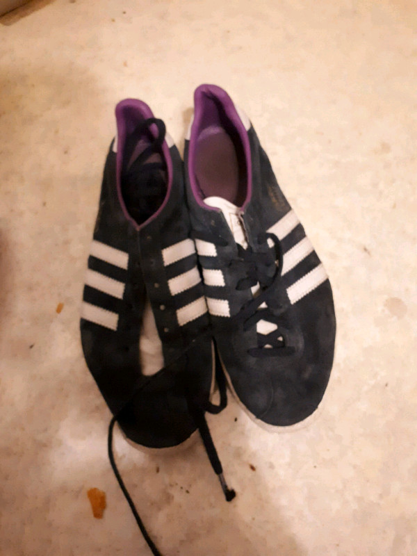 Addidas Gazelle OG  vintage unique. Purple inside in Women's - Shoes in Gatineau - Image 2