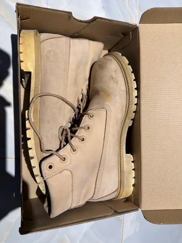 Timberland Boots in Men's Shoes in City of Toronto - Image 2