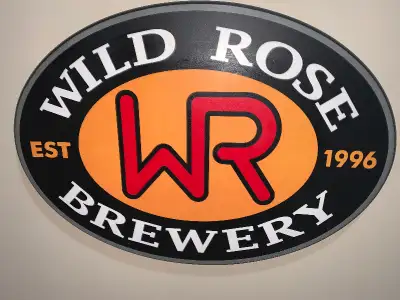 Vintage Wildrose brewery wood plaque bar sign Mint Very Nice Wildrose wood bar sign, excellent graph...