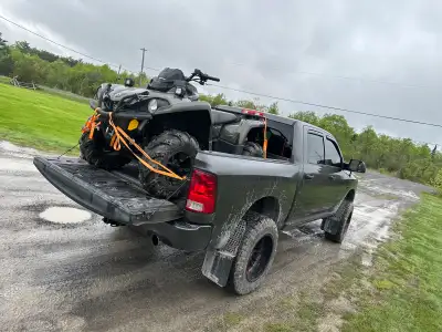 2021 can am outlander 570Xt all stock minus the tires 2000kms or less can confirm ownership in hand...