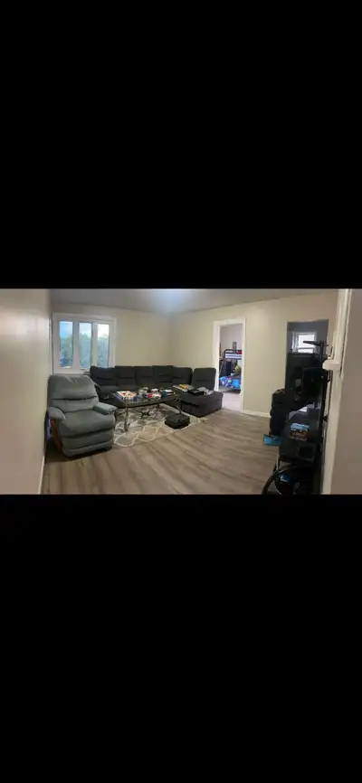 3 Bedroom 1 Bathroom upper unit available Aug 1st (Donovan)