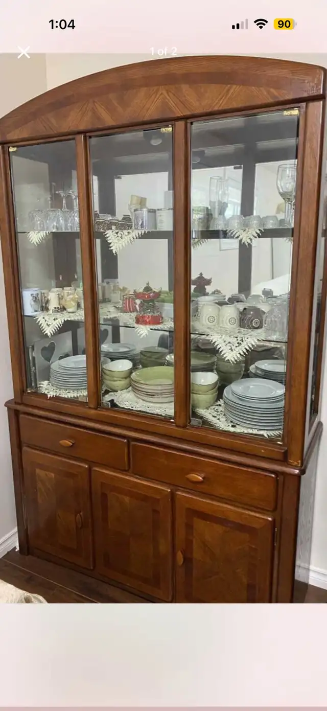 Wooden China Cabinet in Hutches & Display Cabinets in Windsor Region - Image 3