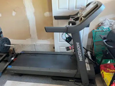 Horizon Treadmill for sale. Very good condition. Incline mode Pulse rate monitoring Calorie counter...