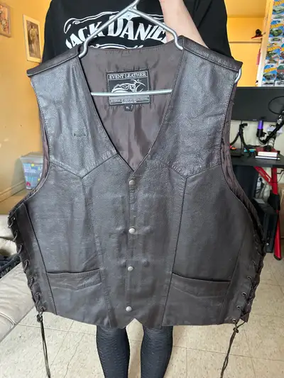XL Skull & Crossbones Motorcylce vest, View more
