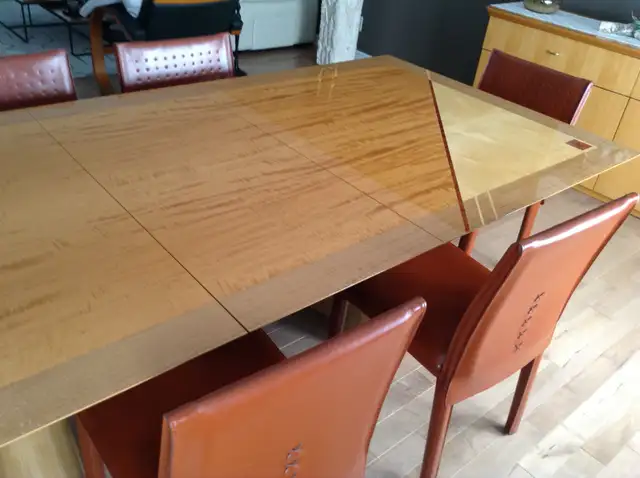 TABLE laquée /3 bois exotiques.Petit buffet gratuit in Dining Tables & Sets in Trois-Rivières - Image 3