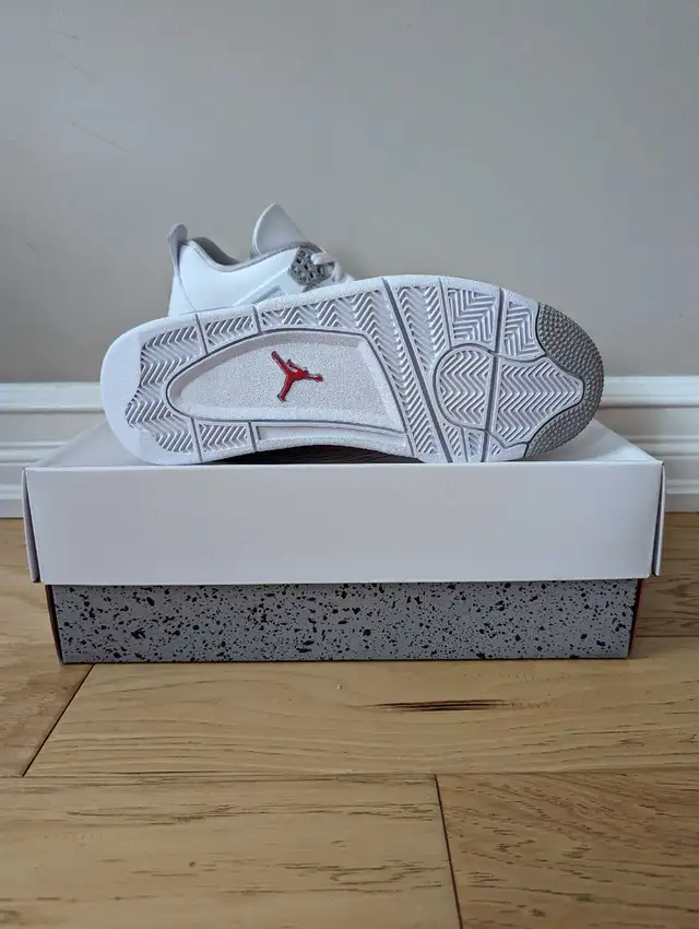 Jordan 4 White Oreo 2021 size 9.5 in Men's Shoes in Mississauga / Peel Region - Image 3