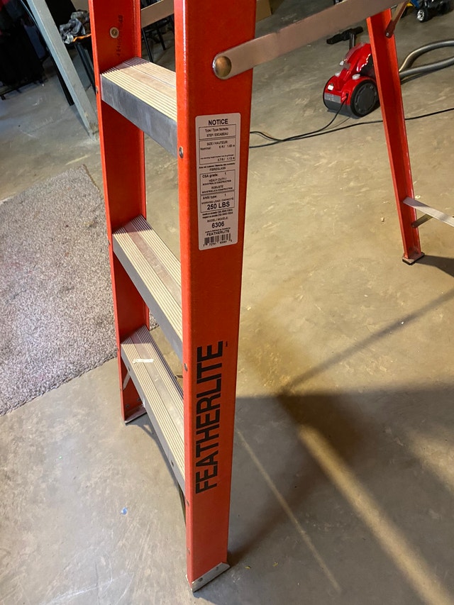 Featherlite fibreglass Step Ladder Ladders & Scaffolding Edmonton