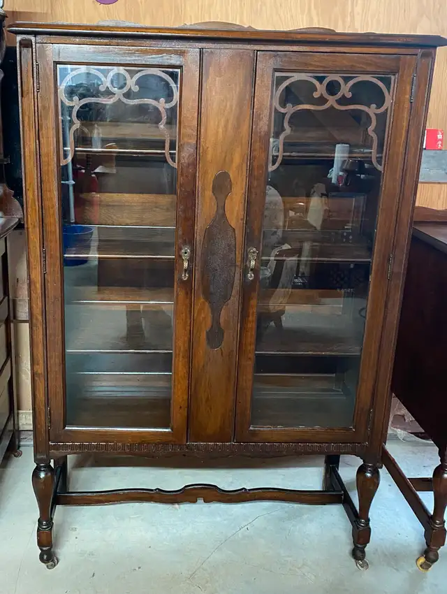 Antique glass cabinet63005667006851121