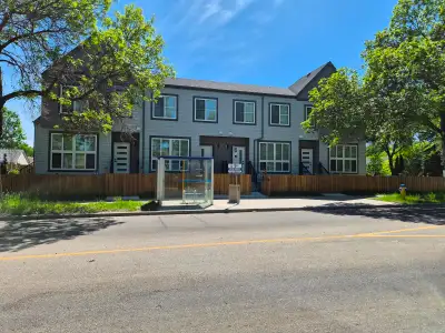 BEAUTIFUL NEWLY BUILT 3-BEDROOM HOUSE FOR RENT IN EDMONTON! 8627 122 Ave NW – Edmonton Amazing locat...