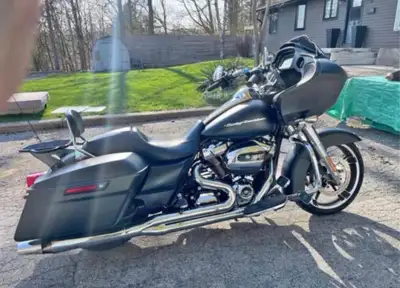 Selling my Thunderheader X 2-1 exhaust pipes from my Road Glide. Will fit any 2017-2026 Harley Touri...