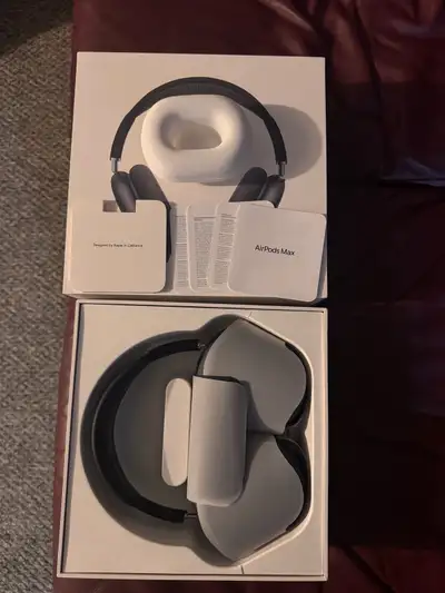 Apple AirPods Max – Like New – Warranty until Jan 2026, View more