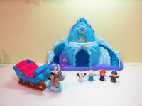 Château sonore et lumineux Reine des neiges + traineau+figurines