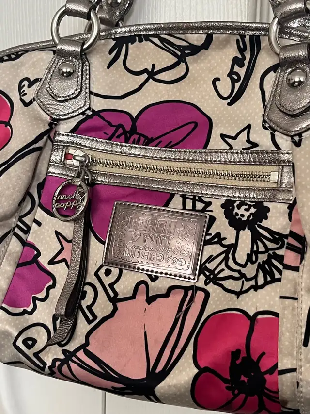 Coach poppy vintage Y2K floral shoulder bag  in Women's - Bags & Wallets in Mississauga / Peel Region - Image 5
