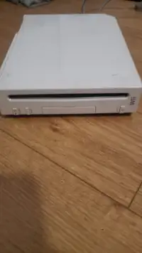 Wii console, 2 controllers