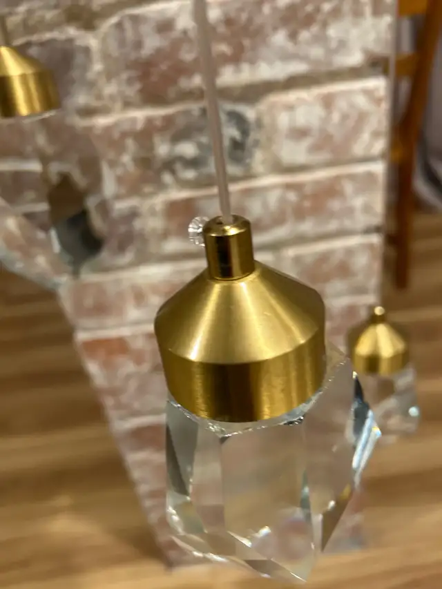 Crystal & Gold Hanging Pendant Light Chandelier in Indoor Lighting & Fans in City of Toronto - Image 3