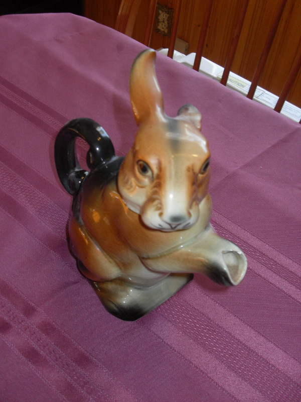 Vintage Bunny Coffee Pot (No chips or cracks) in Kitchen & Dining Wares in Bridgewater - Image 3