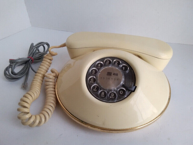 Vintage Northern Telecom Pancake Rotary Dial Phone in Arts & Collectibles in Kawartha Lakes - Image 4