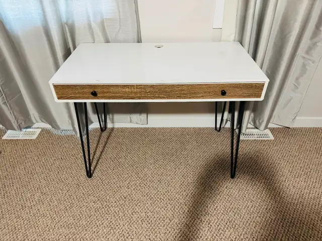 Wayfair Rectangular Desk in Desks in Ottawa - Image 3